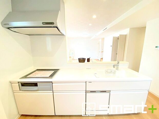 ~食器洗浄機を標準装備~ ・キッチンにはビルトインタイプの食器洗浄機を標準装備。 ・家事にかける時間を削減でき、「自分時間」を増やすことができる嬉しいアイテムです。