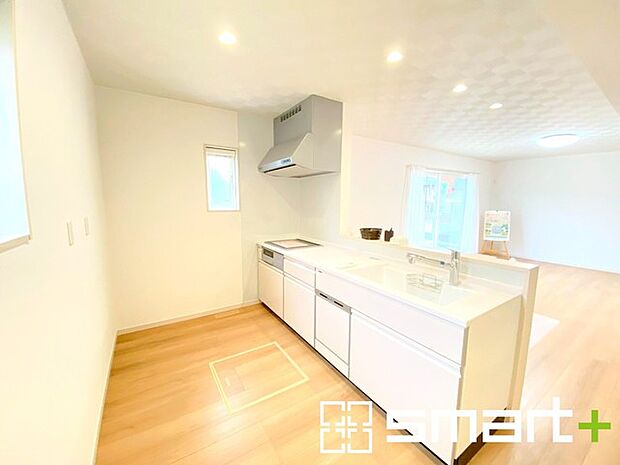 ~IHクッキングヒーター~ ・IHは火事のリスク低減に加え、上昇気流が発生しないため換気扇が汚れづらいなどメリット沢山なんです。 ・詳細は担当までお問合せ下さいませ。