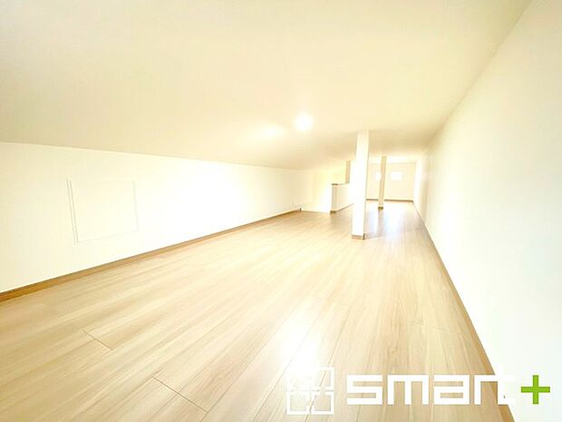～小屋裏収納のあるお住まい～ ・本来デッドスペースとなる小屋裏も無駄にせず収納をご用意。 ・普段使わない物や、取っておきたい箱や段ボールなどの置場としてご活用いただけます。 