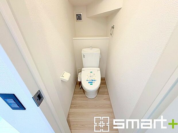 ～やはり便利なタンク式トイレ～ ・最近はタンクレストイレもございますが、タンク式の場合は停電時もお水を流すことが可能。 ・故障時なども比較的費用が安くなるなど、メリットが多くなります。 