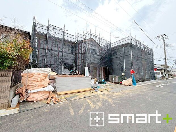 ~十分な広さのある前面道路~ ・前面道路は6m以上ございますので、お車でのすれ違いも楽々で余計なストレスがかかりません。 ・日々お車での移動が多い方には大切なポイントですね。