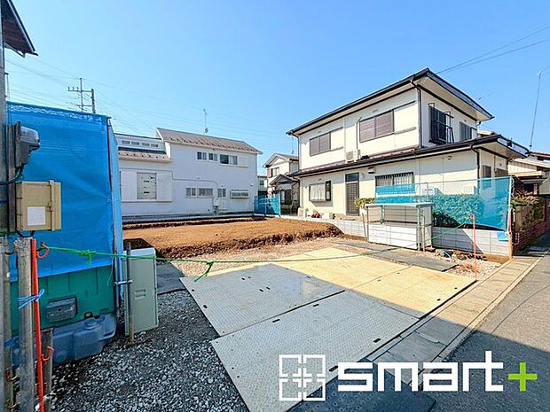 ~ゆとりあるカースペース~ ・セカンドカーや来客時にも困らないカースペース2台分は並列駐車可能でお車の出し入れもラクラク。 ・カーポートなどのオプションもお気軽にご相談くださいませ。