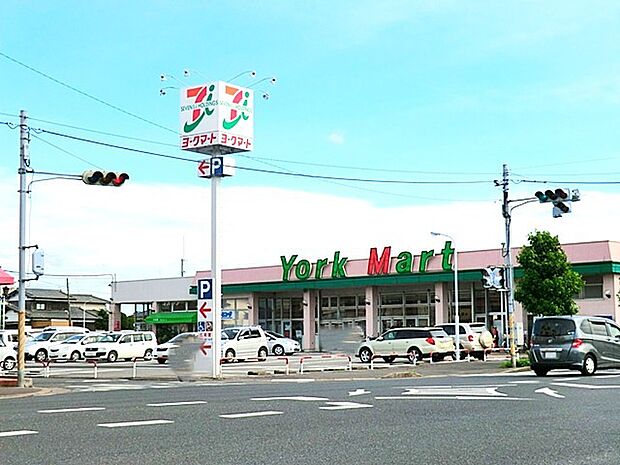 ヨークマート成田店(900m)
