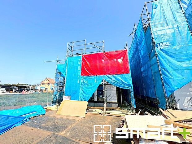 ~閑静な住宅街の立地~ ・周辺は閑静な住宅街となっておりますので、静かな暮らしをご実現いただけます。 ・前面道路の交通量も多くないので、小さなお子様がいるご家庭でもご安心ですね。