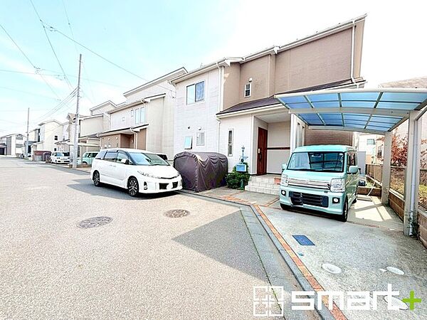 ～駐車場は2台分ご用意～ ・駐車場は2台分ございますので、車通勤の方や複数台お持ちの方にもお勧めのお住まいです。 ・カーポートなどのオプションもお気軽にご相談くださいませ。