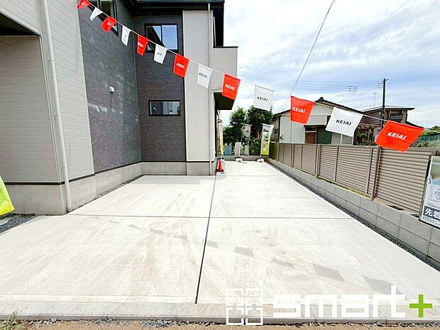 ～駐車場は2台分ご用意～ ・駐車場は2台分ございますので、車通勤の方や複数台お持ちの方にもお勧めのお住まいです。 ・カーポートなどのオプションもお気軽にご相談くださいませ。 