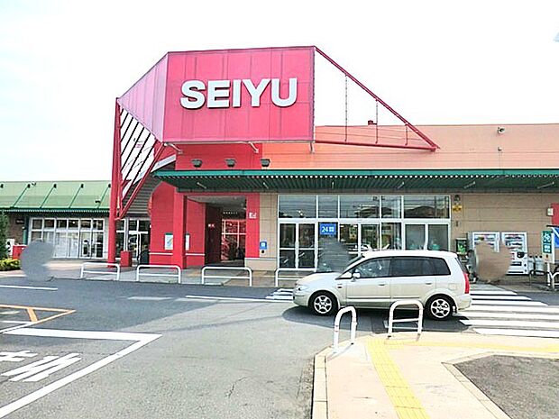 西友守谷店（700m）