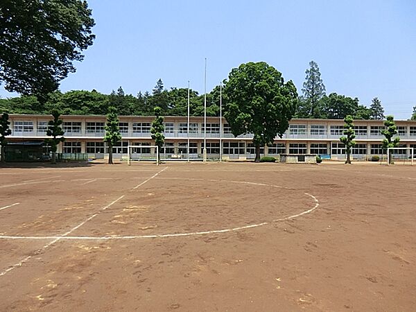 川間小学校（330m）