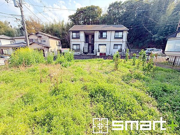 ～閑静な住宅街の立地～ ・周辺は閑静な住宅街となっておりますので、静かな暮らしをご実現いただけます。 ・前面道路の交通量も多くないので、小さなお子様がいるご家庭でもご安心ですね。