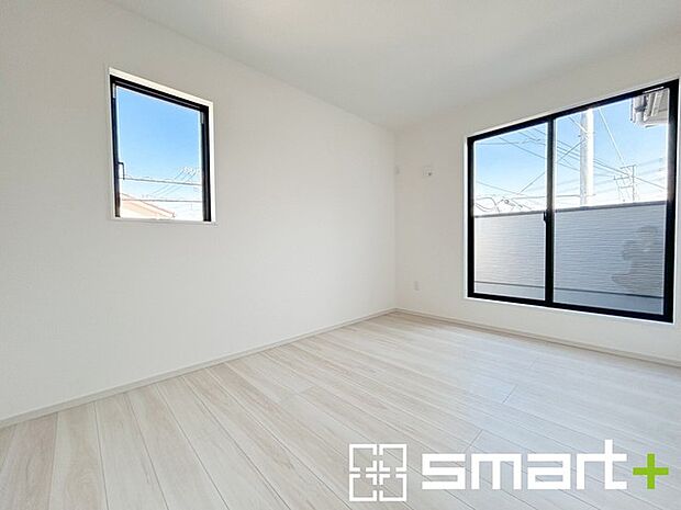 ~自然な風合いの洋室~ ・ナチュラルな色彩で纏められた洋室は家具のコーディネートもしやすくなっております。 ・どんな家具にするか考えるだけでも楽しくなってきますね。