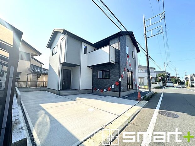 ~駐車場は2台分ご用意~ ・駐車場は2台分ございますので、車通勤の方や複数台お持ちの方にもお勧めのお住まいです。 ・カーポートなどのオプションもお気軽にご相談くださいませ。