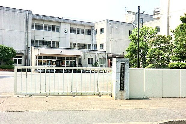 戸頭中学校(750m)