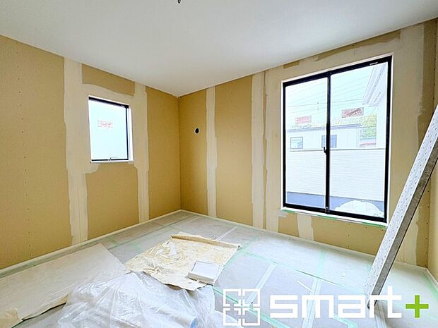 ～2面採光の明るいお部屋～ ・洋室は2面採光とする事で穏やかな陽の入る明るい空間となっております。 ・くつろぎのプライベート時間を明るい空間で穏やかにお過ごしいただけます。 