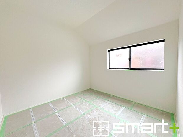 ～オプション施行もお任せください～ ・フローリングの変色など劣化を軽減し、水をこぼした場合などにも防いでくれるフロアコーテイングが人気となっております。 ・オプション施行もお任せください。 