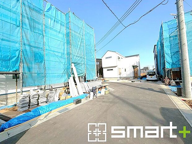 ～閑静な住宅街の立地～ ・周辺は閑静な住宅街となっておりますので、静かな暮らしをご実現いただけます。 ・前面道路の交通量も多くないので、小さなお子様がいるご家庭でもご安心ですね。 