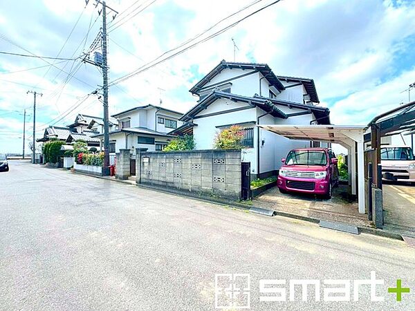 ～閑静な住宅街の立地～ ・周辺は閑静な住宅街となっておりますので、静かな暮らしをご実現いただけます。 ・前面道路の交通量も多くないので、小さなお子様がいるご家庭でもご安心ですね。