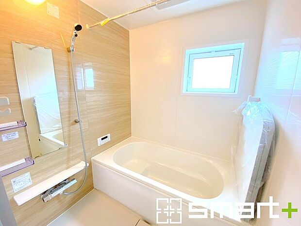 ~浴室乾燥機付きの浴室~ ・浴室には乾燥機が付いているので雨の日でも洗濯物を干すことが可能です。 ・水はけの良い床材など機能面も充実。マイクロバルなどオプションもご相談くださいませ。