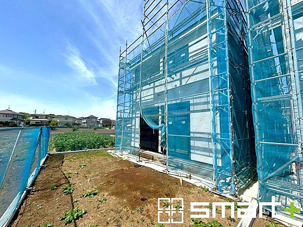 ～ご家族を守る「耐震等級3」～ ・住宅性能評価において「耐震等級3」を取得。地震に強い家であることが証明されております。 ・倒壊の恐れが低くなりますので、地震保険が半額になるメリットも。 