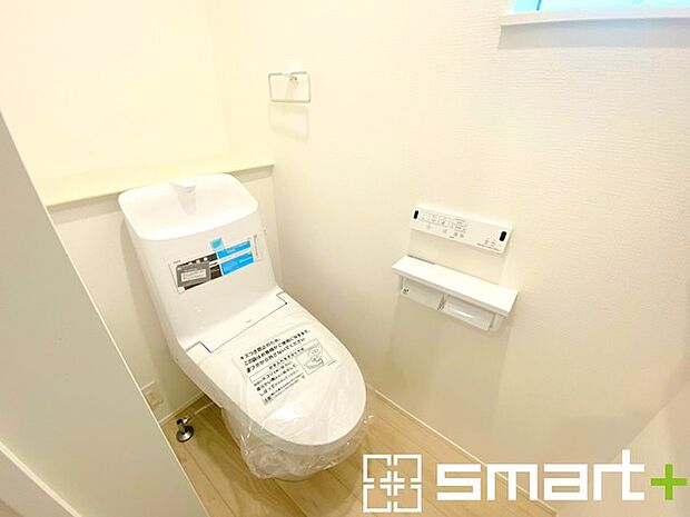 ~やはり便利なタンク式トイレ~ ・最近はタンクレストイレもございますが、タンク式の場合は停電時もお水を流すことが可能。 ・故障時なども比較的費用が安くなるなど、メリットが多くなります。