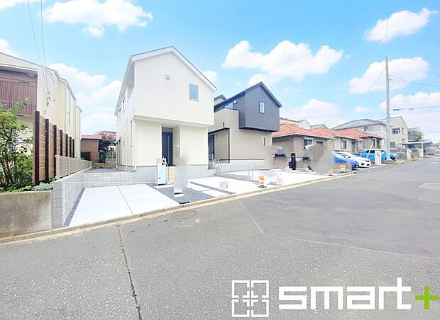 ~閑静な住宅街の立地~ ・周辺は閑静な住宅街となっておりますので、静かな暮らしをご実現いただけます。 ・前面道路の交通量も多くないので、小さなお子様がいるご家庭でもご安心ですね。