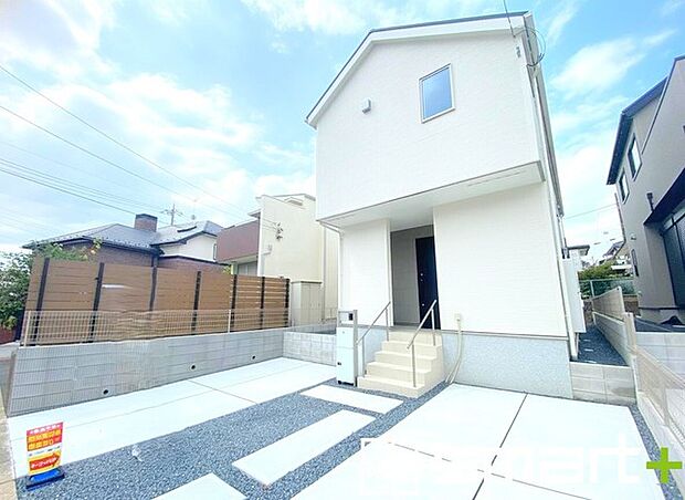 ~駐車場は2台分ご用意~ ・駐車場は2台分ございますので、車通勤の方や複数台お持ちの方にもお勧めのお住まいです。 ・カーポートなどのオプションもお気軽にご相談くださいませ。