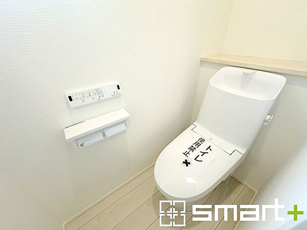 ~やはり便利なタンク式トイレ~ ・最近はタンクレストイレもございますが、タンク式の場合は停電時もお水を流すことが可能。 ・故障時なども比較的費用が安くなるなど、メリットが多くなります。