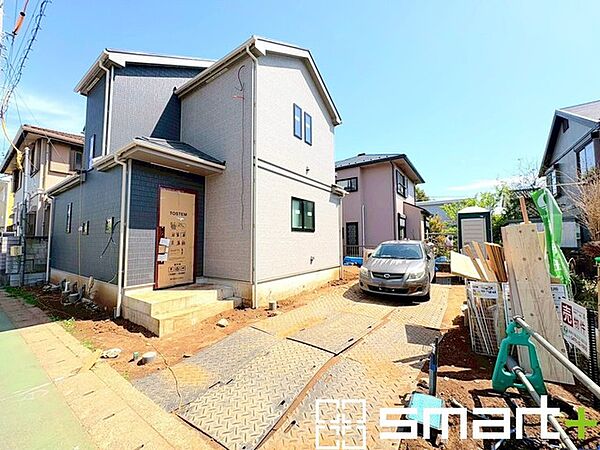 ～ゆとりあるカースペース～ ・セカンドカーや来客時にも困らないカースペース4台分。物置や駐輪スペースなどにも利用できますね。 ・カーポートなどのオプションもお気軽にご相談くださいませ。