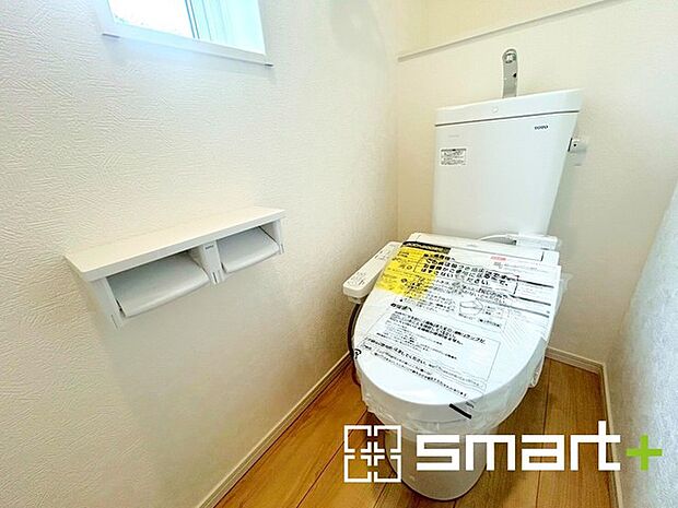 ~やはり便利なタンク式トイレ~ ・最近はタンクレストイレもございますが、タンク式の場合は停電時もお水を流すことが可能。 ・故障時なども比較的費用が安くなるなど、メリットが多くなります。