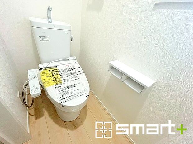 ~やはり便利なタンク式トイレ~ ・最近はタンクレストイレもございますが、タンク式の場合は停電時もお水を流すことが可能。 ・故障時なども比較的費用が安くなるなど、メリットが多くなります。