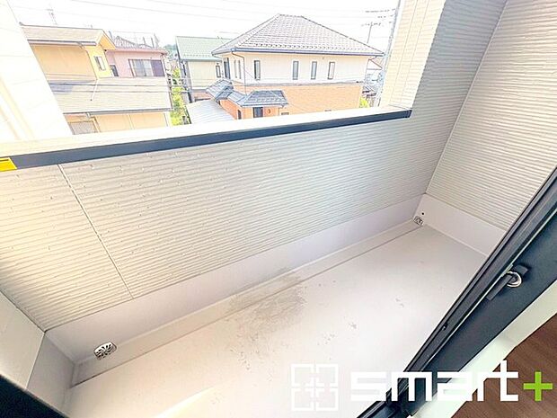 ~洗濯物も干しやすいバルコニー~ ・バルコニーには物干し竿受けが標準装備されております。 ・テラス屋根等のオプションもお気軽にご相談くださいませ。