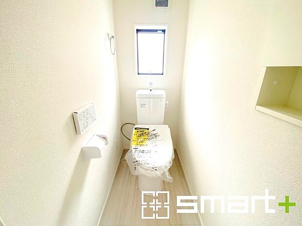 ~やはり便利なタンク式トイレ~ ・最近はタンクレストイレもございますが、タンク式の場合は停電時もお水を流すことが可能。 ・故障時なども比較的費用が安くなるなど、メリットが多くなります。