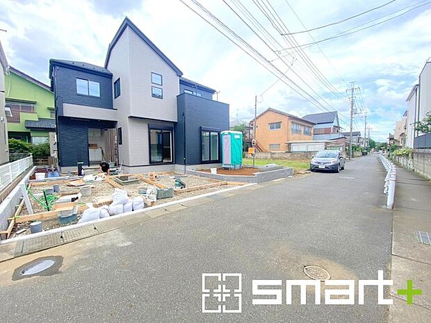 ~閑静な住宅街の立地~ ・周辺は閑静な住宅街となっておりますので、静かな暮らしをご実現いただけます。 ・前面道路の交通量も多くないので、小さなお子様がいるご家庭でもご安心ですね。