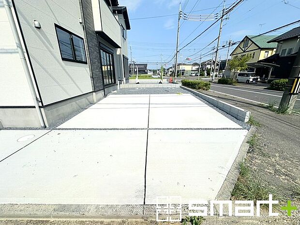 ~駐車場は2台分ご用意~ ・駐車場は2台分ございますので、車通勤の方や複数台お持ちの方にもお勧めのお住まいです。 ・カーポートなどのオプションもお気軽にご相談くださいませ。