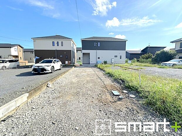 ～駐車場は2台分ご用意～ ・駐車場は2台分ございますので、車通勤の方や複数台お持ちの方にもお勧めのお住まいです。 ・カーポートなどのオプションもお気軽にご相談くださいませ。 