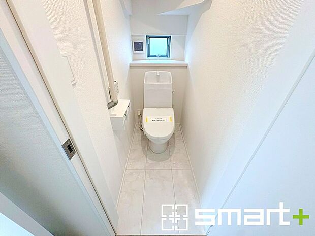 ～やはり便利なタンク式トイレ～ ・最近はタンクレストイレもございますが、タンク式の場合は停電時もお水を流すことが可能。 ・故障時なども比較的費用が安くなるなど、メリットが多くなります。 