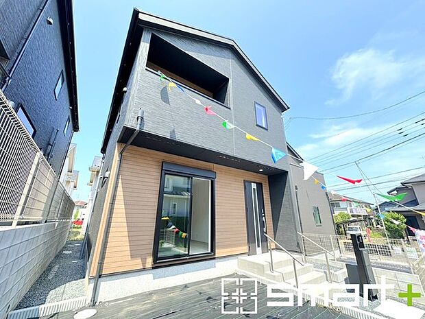 ~モダンな印象を与える外観~ ・シックな色彩の2トーンカラーを採用する事でモダンでお洒落な印象の外観となっております。 ・毎日家に帰ってくることが誇らしくなる高級感のある仕様。