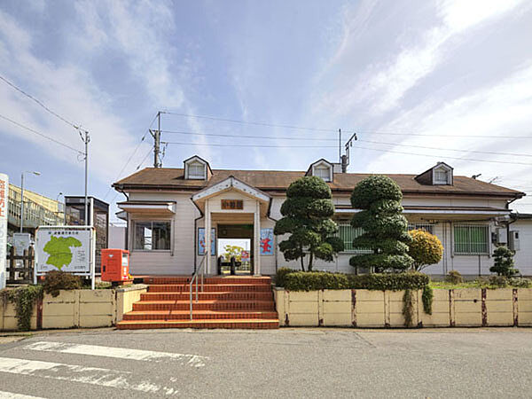 JR成田線「小林」駅 小林駅まで徒歩圏内、穏やかな佇まいが心地よい日々を育む邸宅。 （850m）