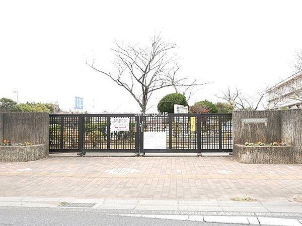 名戸ケ谷小学校（450m）