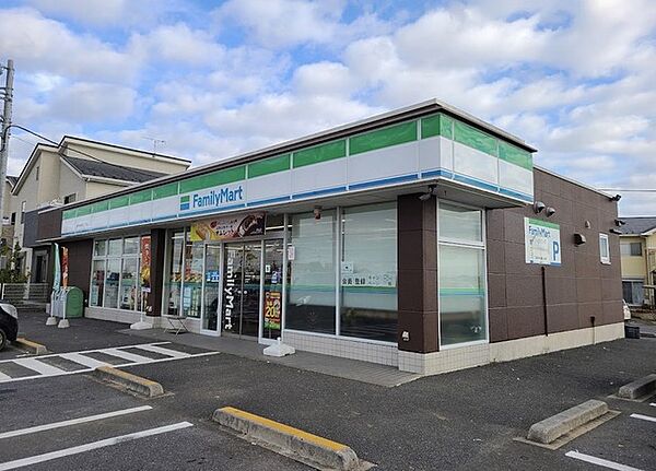 ファミリーマート　藤代南三丁目店（1800m）
