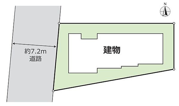 道路から程よい距離を保ち、緑豊かな環境と調和する建物。静かで穏やかな日常を彩る、ゆとりのある暮らしを育む空間です