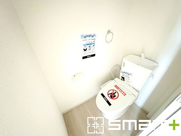 ~やはり便利なタンク式トイレ~ ・最近はタンクレストイレもございますが、タンク式の場合は停電時もお水を流すことが可能。 ・故障時なども比較的費用が安くなるなど、メリットが多くなります。