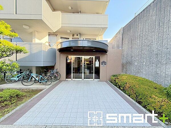 ～帰るのが楽しみになるエントランス～ ・エントランスは非常に綺麗な造りとなっておりますので、毎日家に帰るのが楽しみになる仕様です。 ・ぜひ現地でご体感くださいませ。