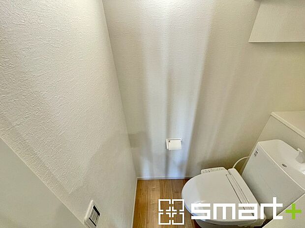 ~やはり便利なタンク式トイレ~ ・最近はタンクレストイレもございますが、タンク式の場合は停電時もお水を流すことが可能。 ・故障時なども比較的費用が安くなるなど、メリットが多くなります。