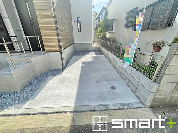 ~駐車場ももちろんございます~ ・駐車場もありますので、お車をご利用される方にもお勧めのお住まいです。 ・カーポートなどのオプションもお気軽にご相談くださいませ。