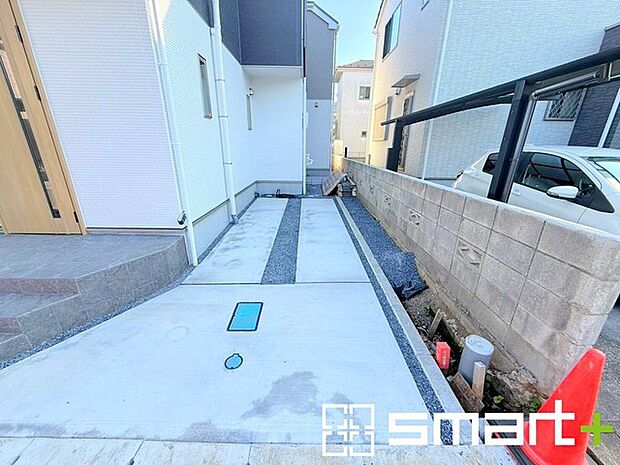 ~駐車場は2台分ご用意~ ・駐車場は2台分ございますので、車通勤の方や複数台お持ちの方にもお勧めのお住まいです。 ・カーポートなどのオプションもお気軽にご相談くださいませ。