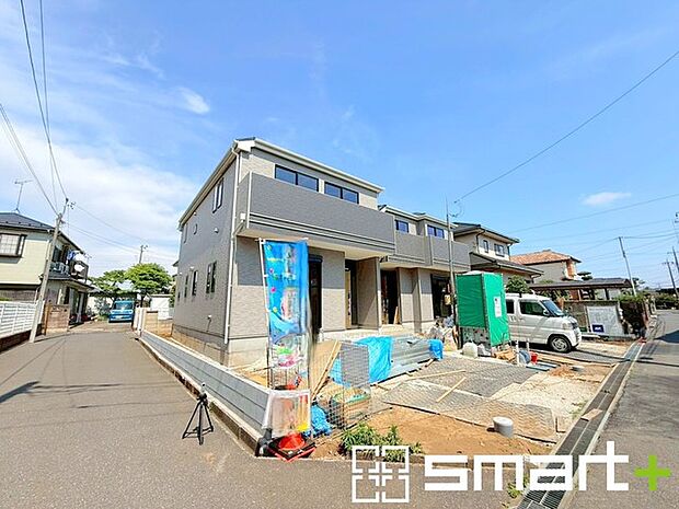 ~閑静な住宅街の立地~ ・周辺は閑静な住宅街となっておりますので、静かな暮らしをご実現いただけます。 ・前面道路の交通量も多くないので、小さなお子様がいるご家庭でもご安心ですね。
