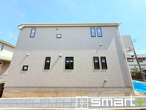 ~ご家族を守る「耐震等級3」~ ・住宅性能評価において「耐震等級3」を取得。地震に強い家であることが証明されております。 ・倒壊の恐れが低くなりますので、地震保険が半額になるメリットも。