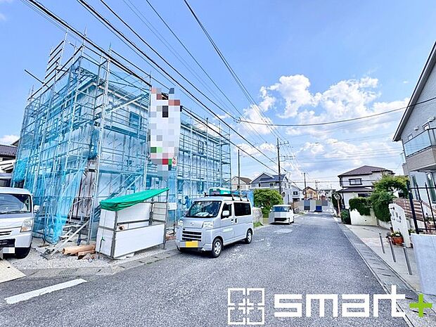～閑静な住宅街の立地～ ・周辺は閑静な住宅街となっておりますので、静かな暮らしをご実現いただけます。 ・前面道路の交通量も多くないので、小さなお子様がいるご家庭でもご安心ですね。 