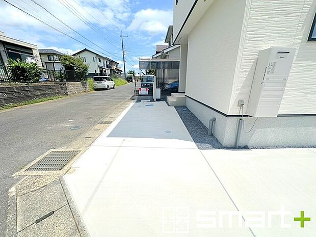 ～駐車場は2台分ご用意～ ・駐車場は2台分ございますので、車通勤の方や複数台お持ちの方にもお勧めのお住まいです。 ・カーポートなどのオプションもお気軽にご相談くださいませ。 