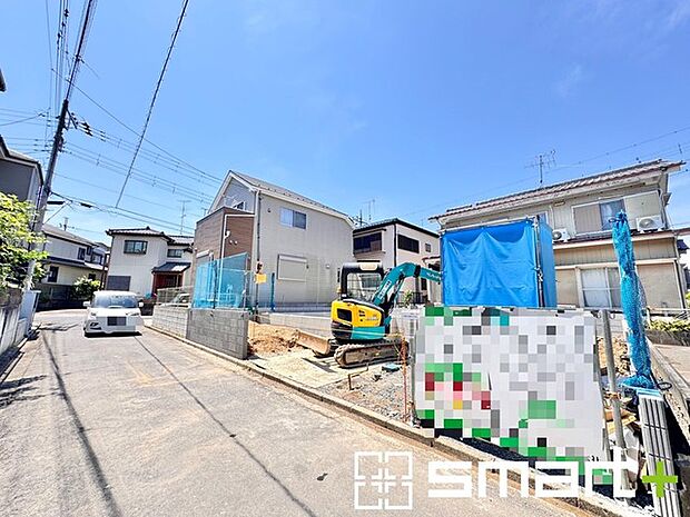 ~十分な広さのある前面道路~ ・前面道路は約4mございますので、お車でのすれ違いも可能で余計なストレスがかかりません。 ・日々お車での移動が多い方には大切なポイントですね。